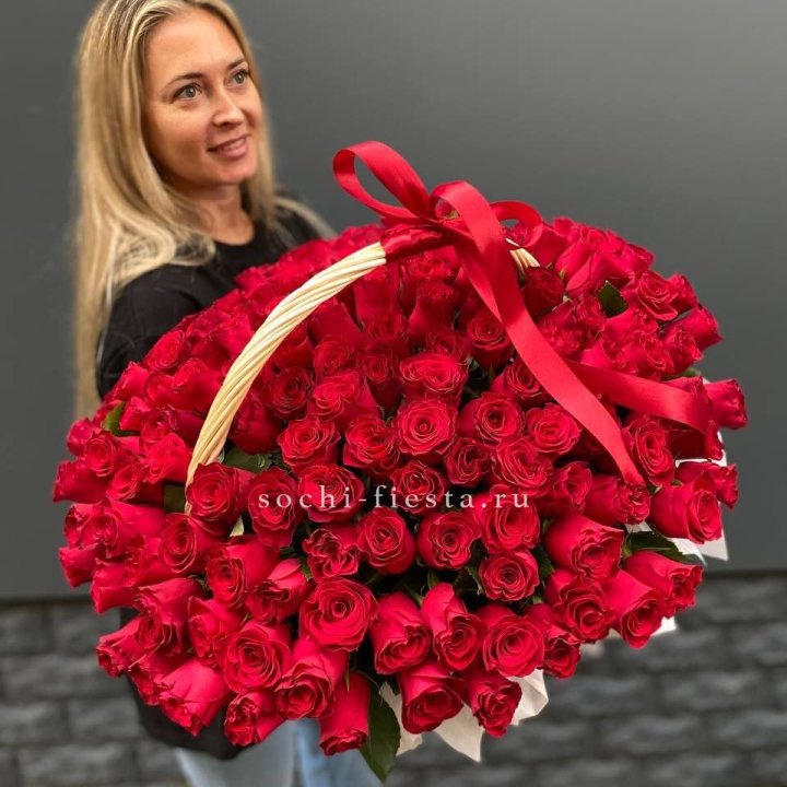 151 красная  роза в корзине в Невинномысске