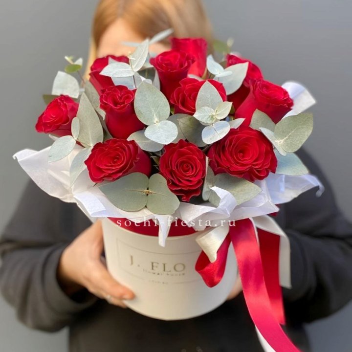 11 роз в шляпной коробке в Невинномысске