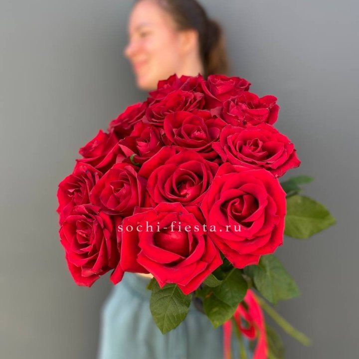 15 красных роз под ленту в Невинномысске