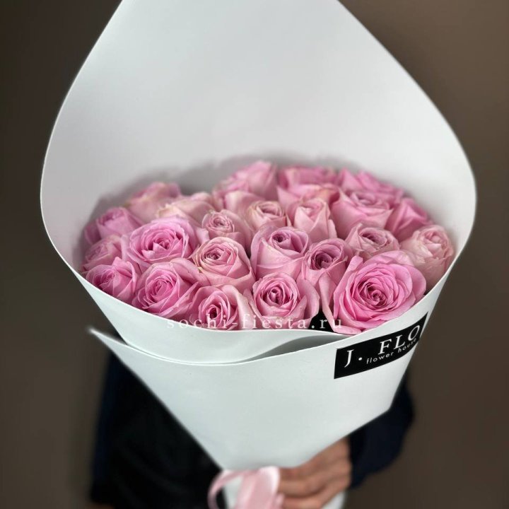 25 розовых роз в Невинномысске