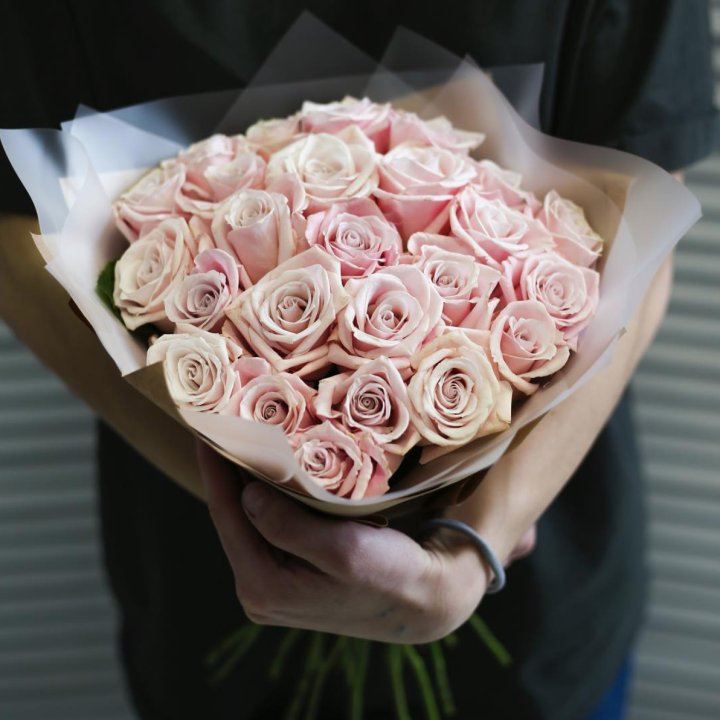 27 кремовых роз в Невинномысске