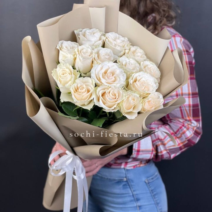 15 белых роз кофе в Невинномысске