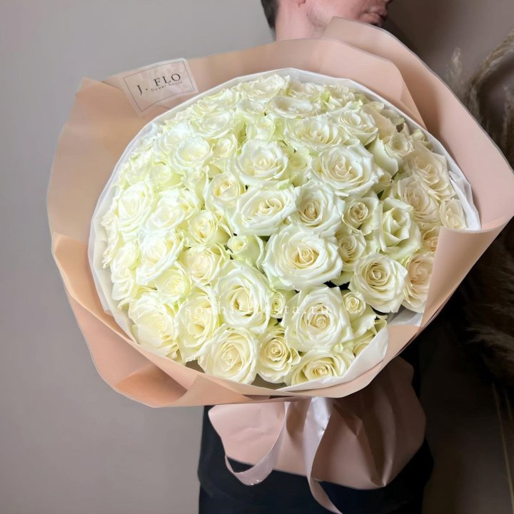 51 белая  роза в оформлении в Невинномысске