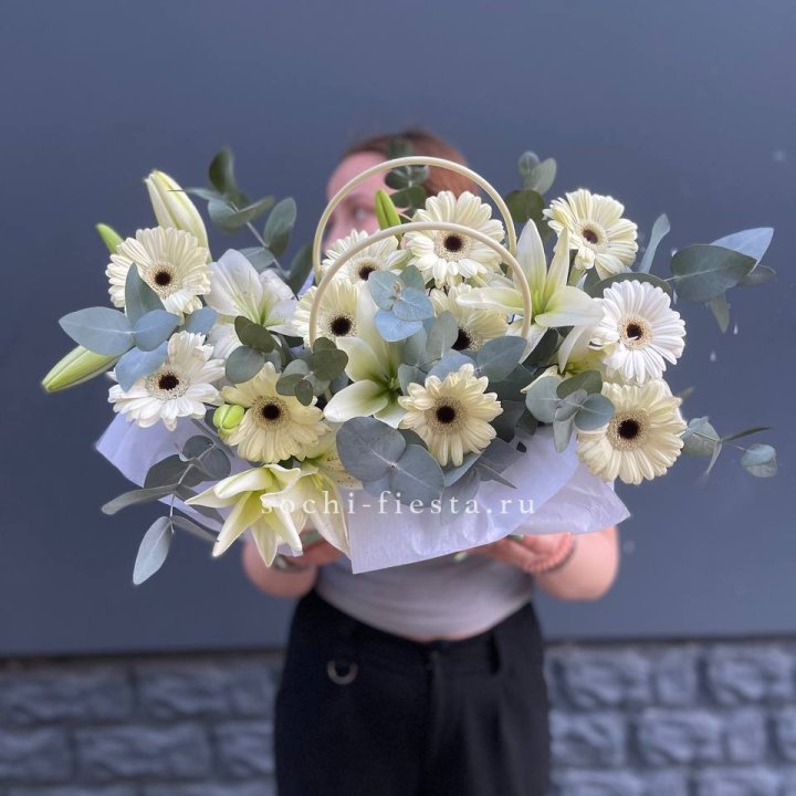 Сумочка лилии и герберы в Невинномысске