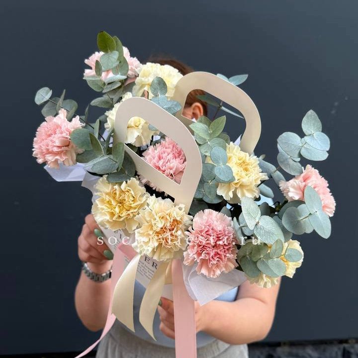 Сумочка из диантусов в Невинномысске